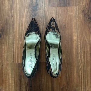 leopard print pumps